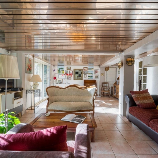  SEBASTIEN COCHE IMMOBILIER : House | SAINT-LAURENT-DE-MURE (69720) | 138 m2 | 330 000 € 
