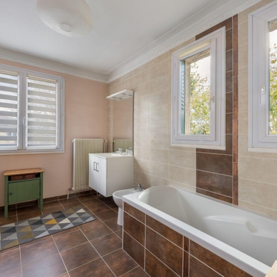  SEBASTIEN COCHE IMMOBILIER : House | SAINT-LAURENT-DE-MURE (69720) | 138 m2 | 330 000 € 