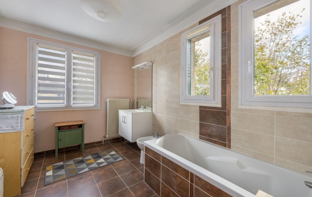 SEBASTIEN COCHE IMMOBILIER : House | SAINT-LAURENT-DE-MURE (69720) | 138 m2 | 330 000 € 